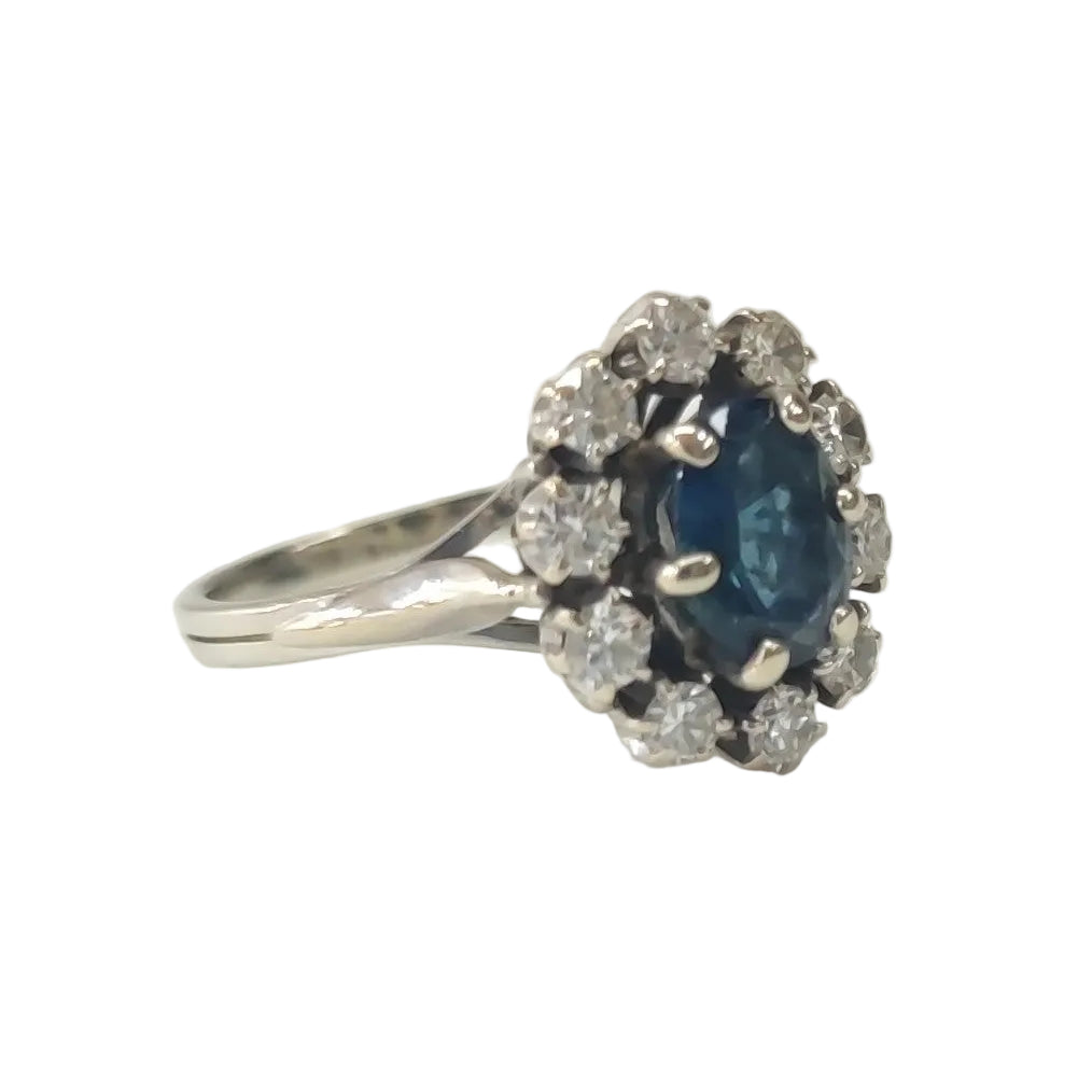 Marguerite Ring in White Gold, Sapphire, and Diamonds