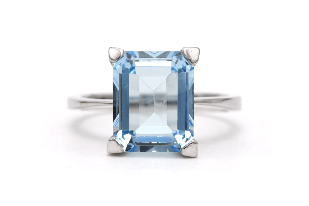 Bague Solitaire en or blanc et aigue-marine