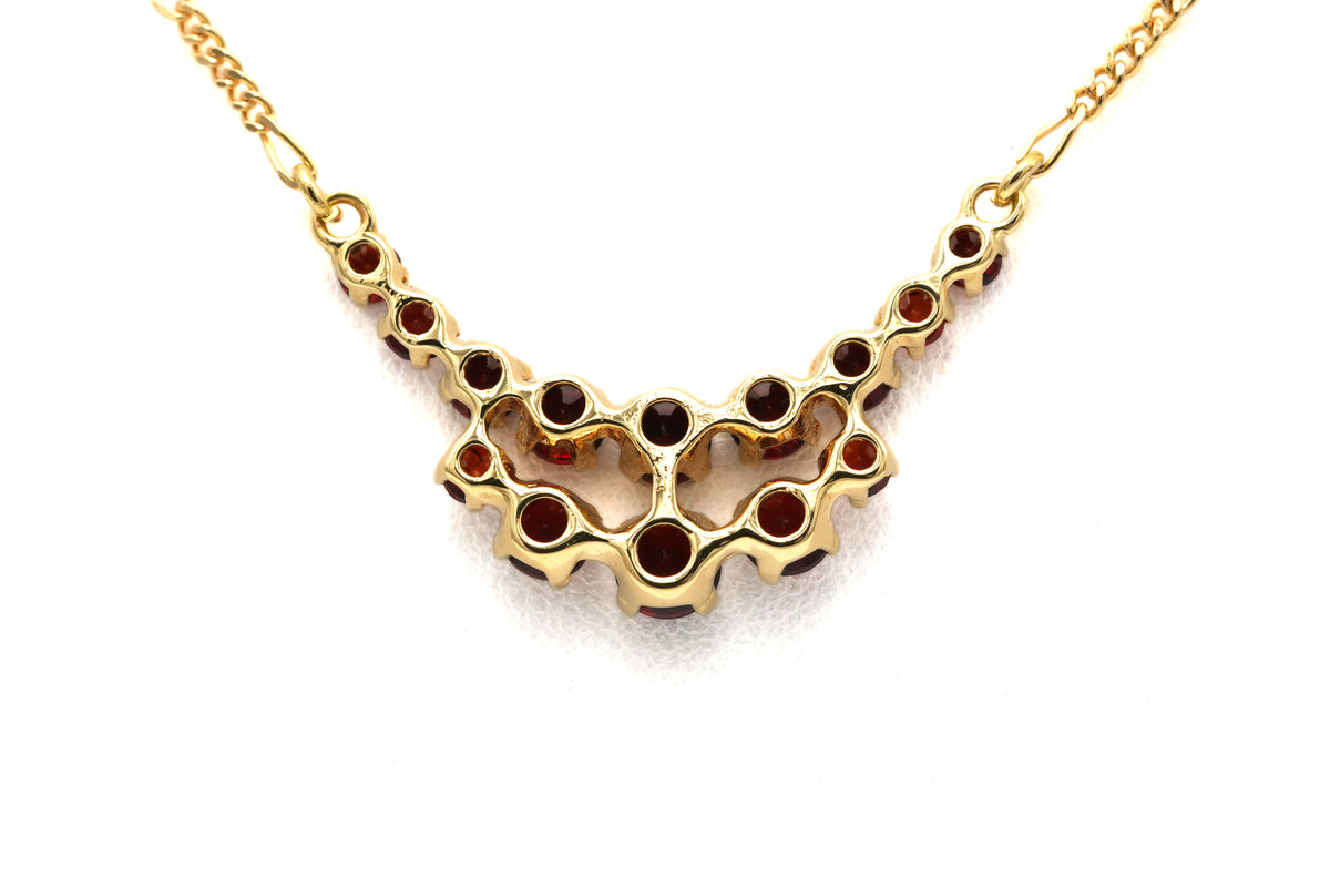 Yellow Gold Necklace with Garnet Pendant