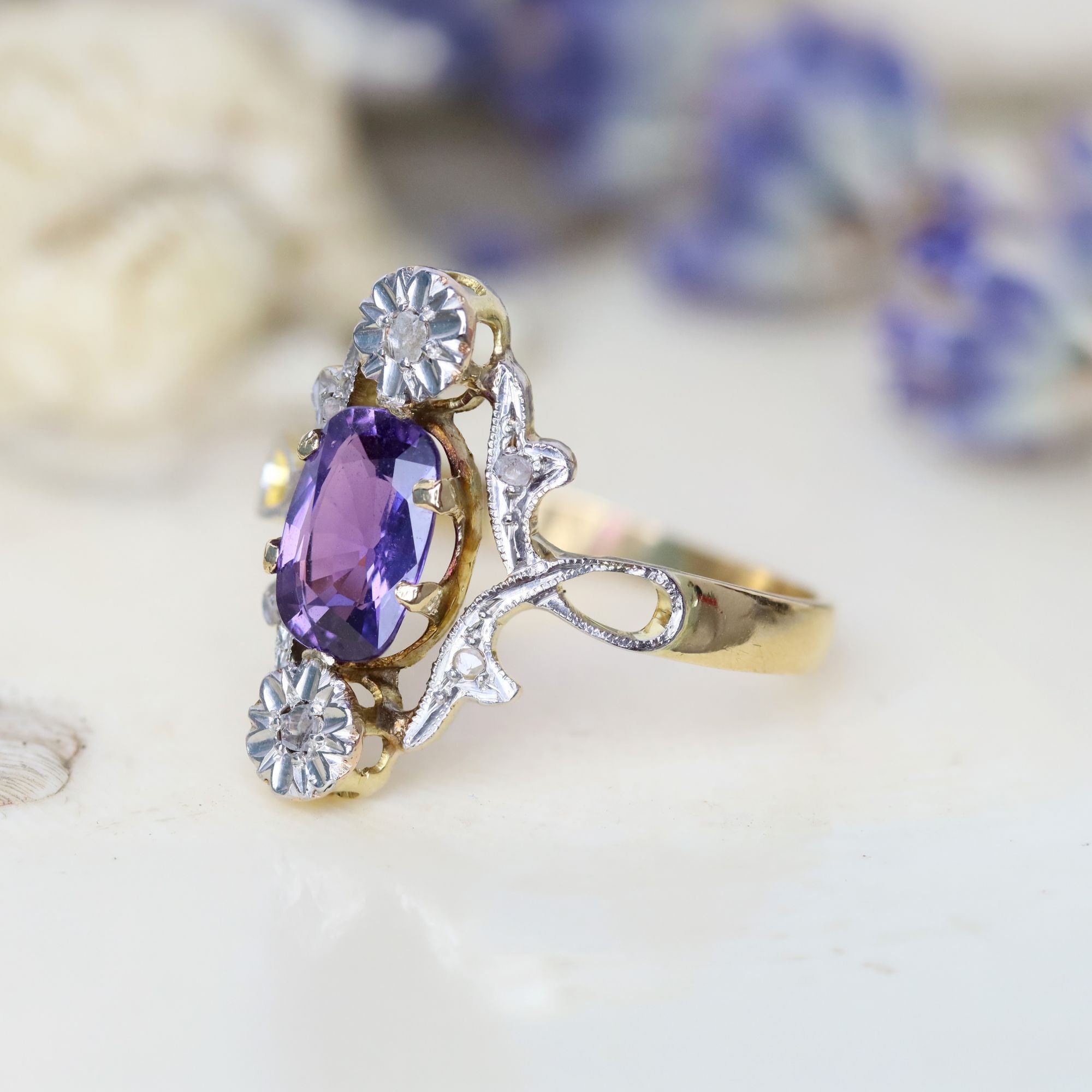 Bague en or jaune, platine, saphir et diamants