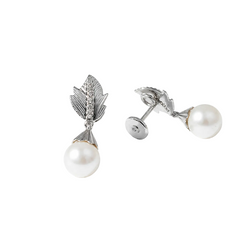 White gold earrings with pearls and diamonds