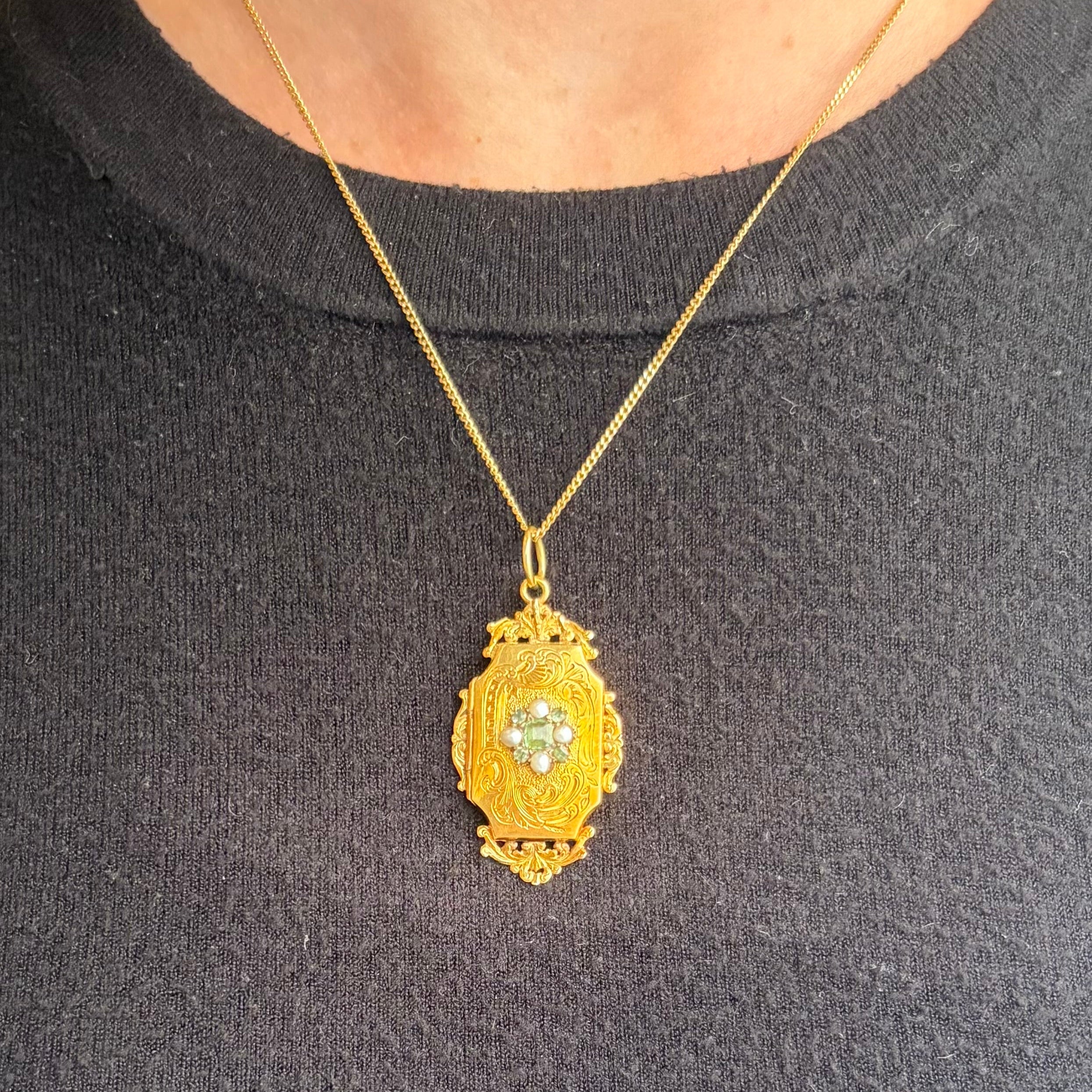 Yellow gold locket with pearls and emeralds