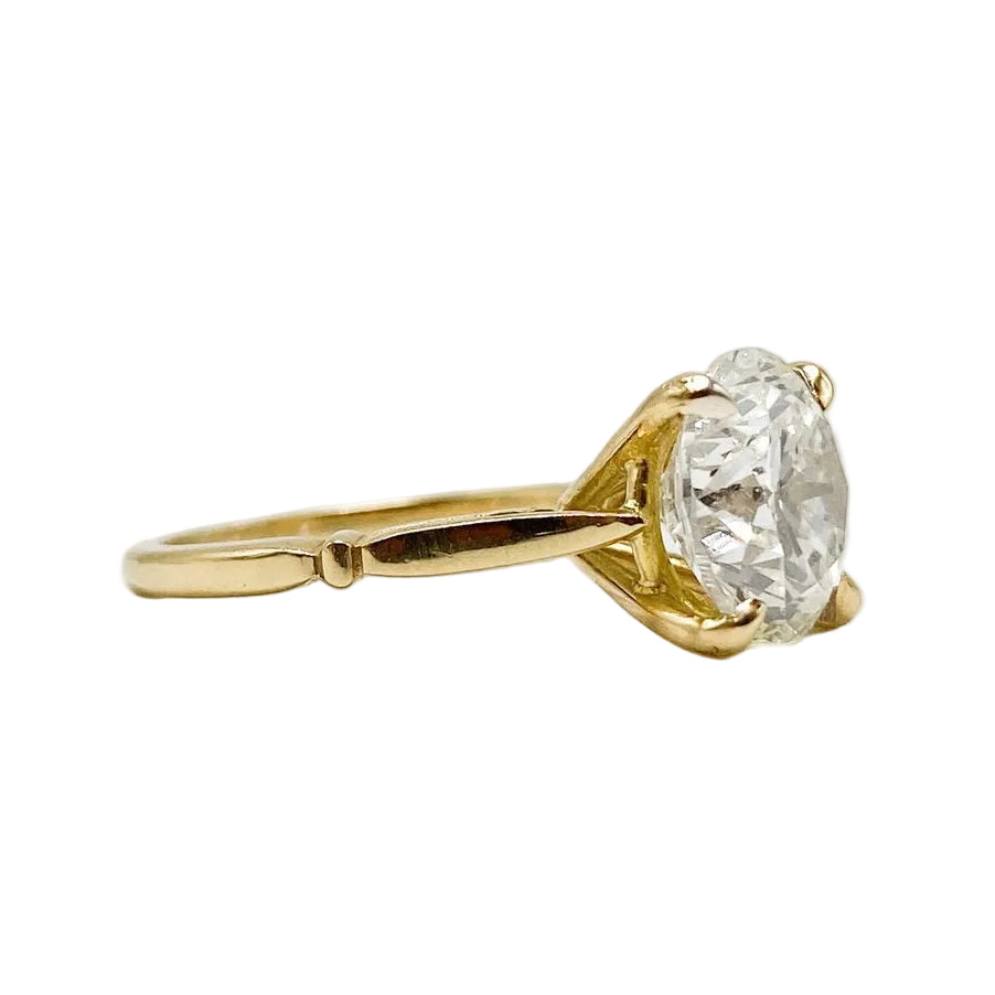 Yellow Gold Solitaire Ring with Diamond