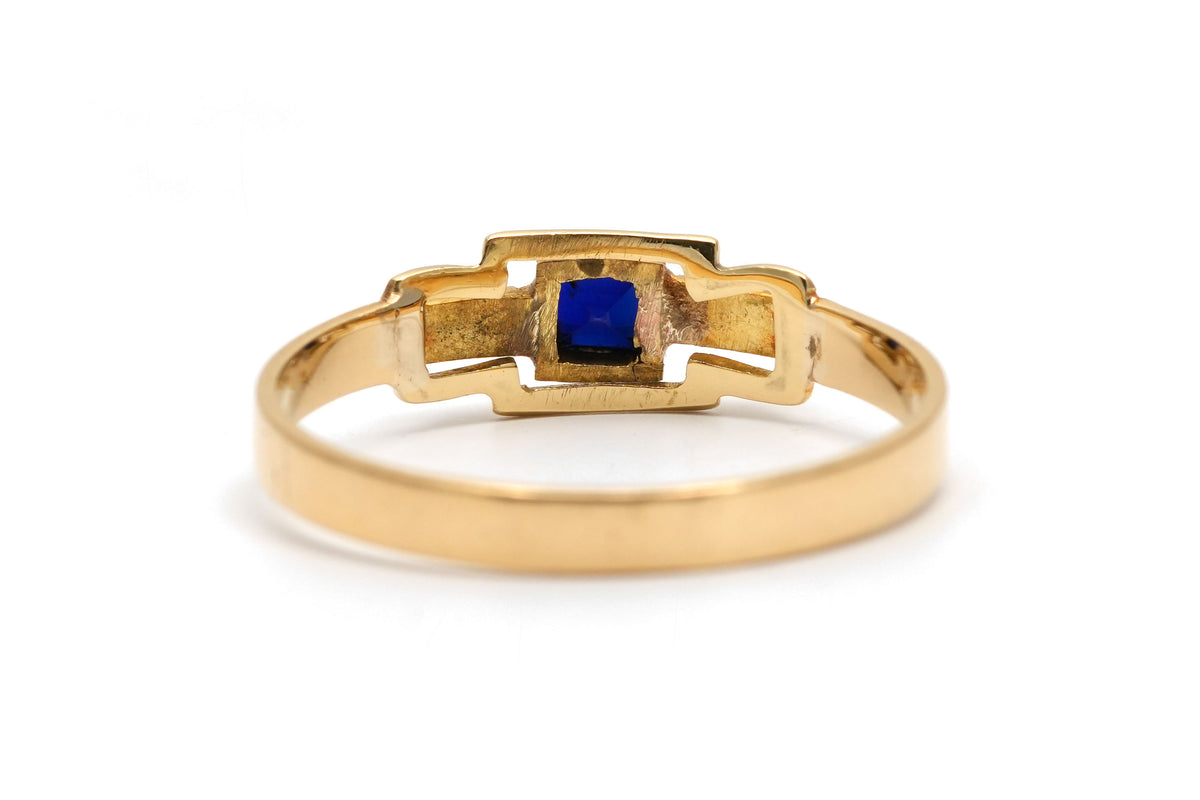 Bague en or jaune, perles et saphirs