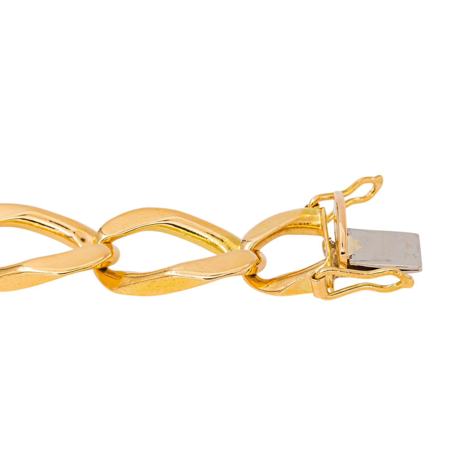 Yellow gold curb chain bracelet