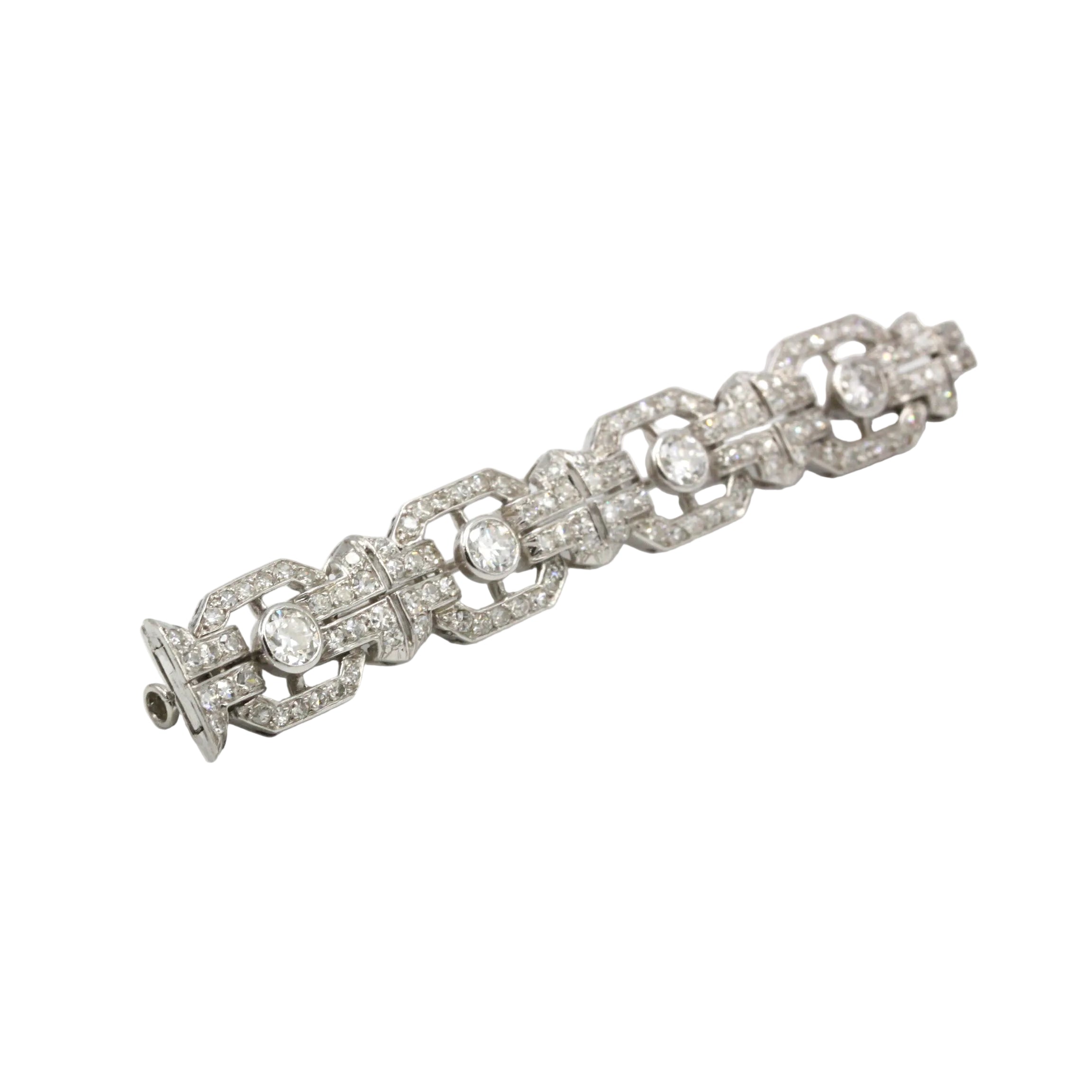 Brooch made of white gold, Platinum, and Diamonds