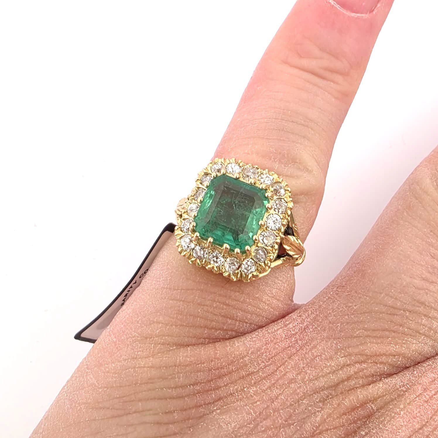 "Entourage" Ring in Yellow Gold, Emerald, and Diamonds