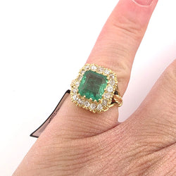 "Entourage" Ring in Yellow Gold, Emerald, and Diamonds