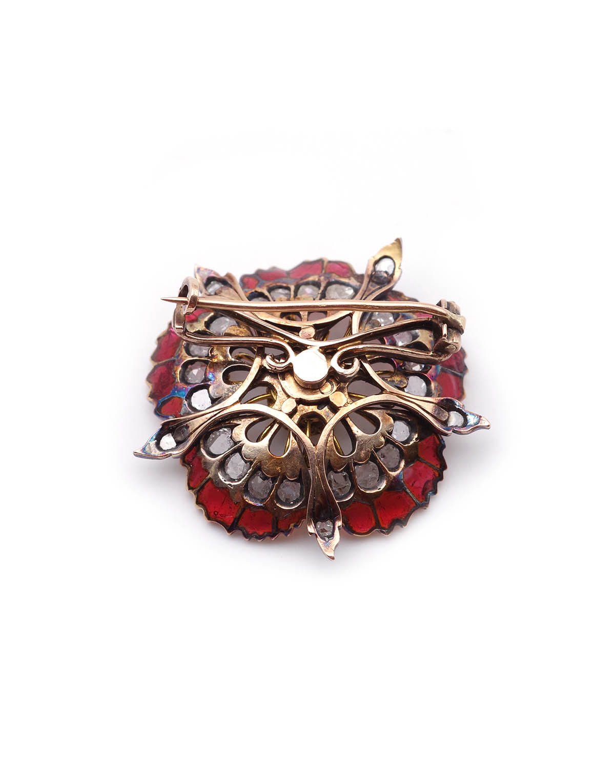 Brooch made of yellow gold, silver, Enamel, and diamonds.