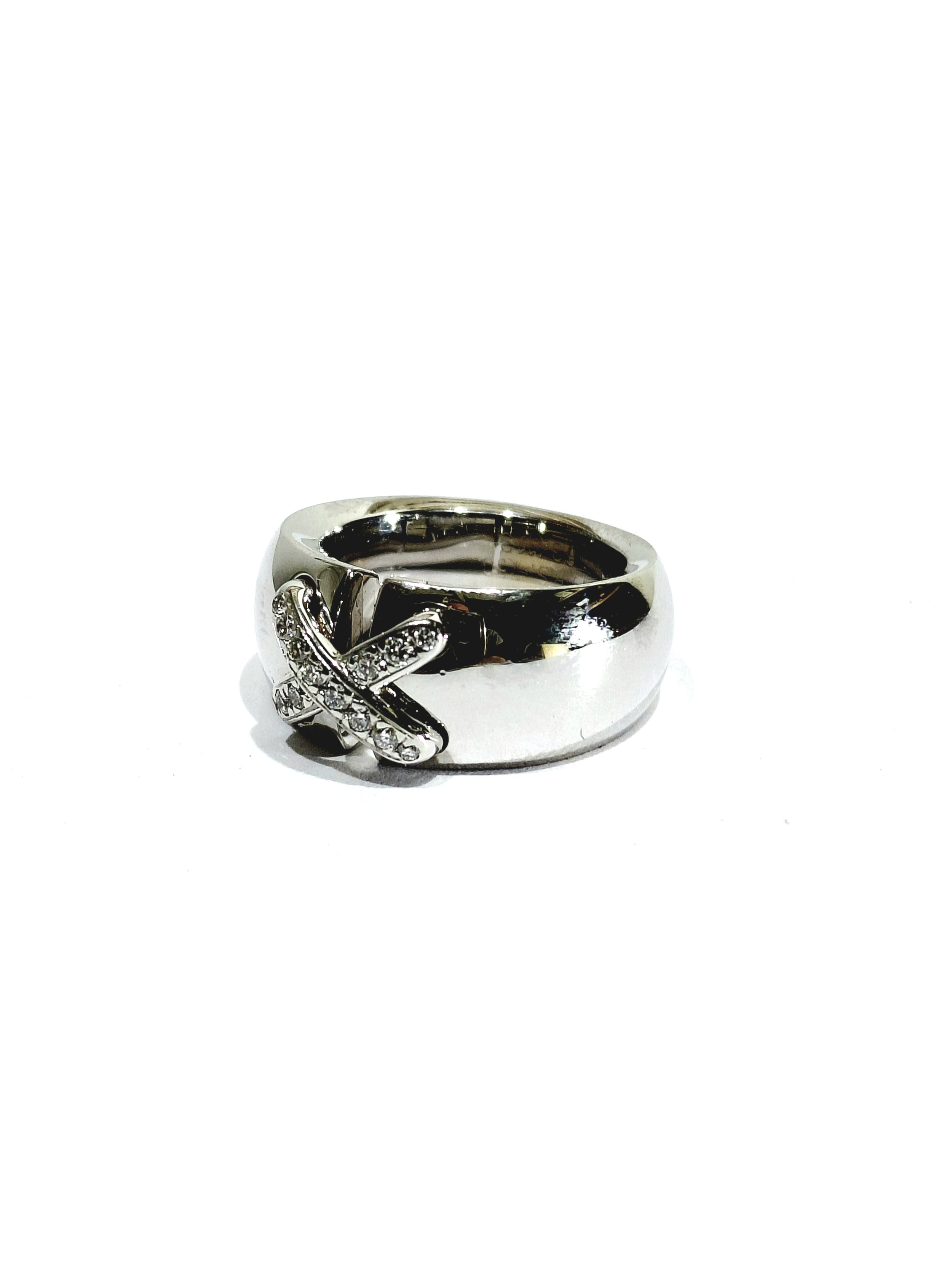 CHAUMET ring in white gold and diamonds