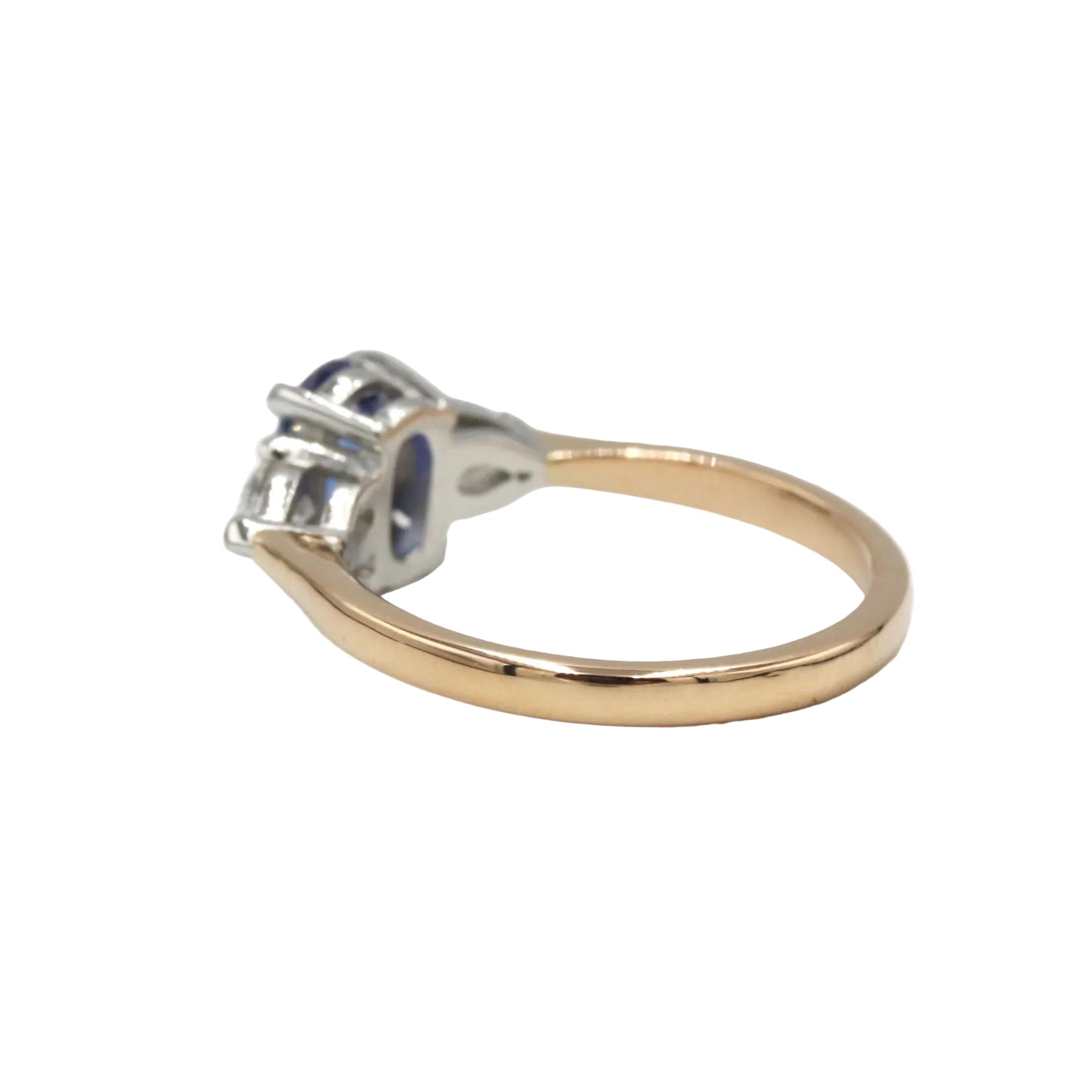18K yellow gold ring with 750 diamonds and a 1.34 ct unheated Ceylon sapphire