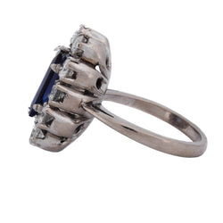 Entourage Ring in white gold, sapphire, and diamonds