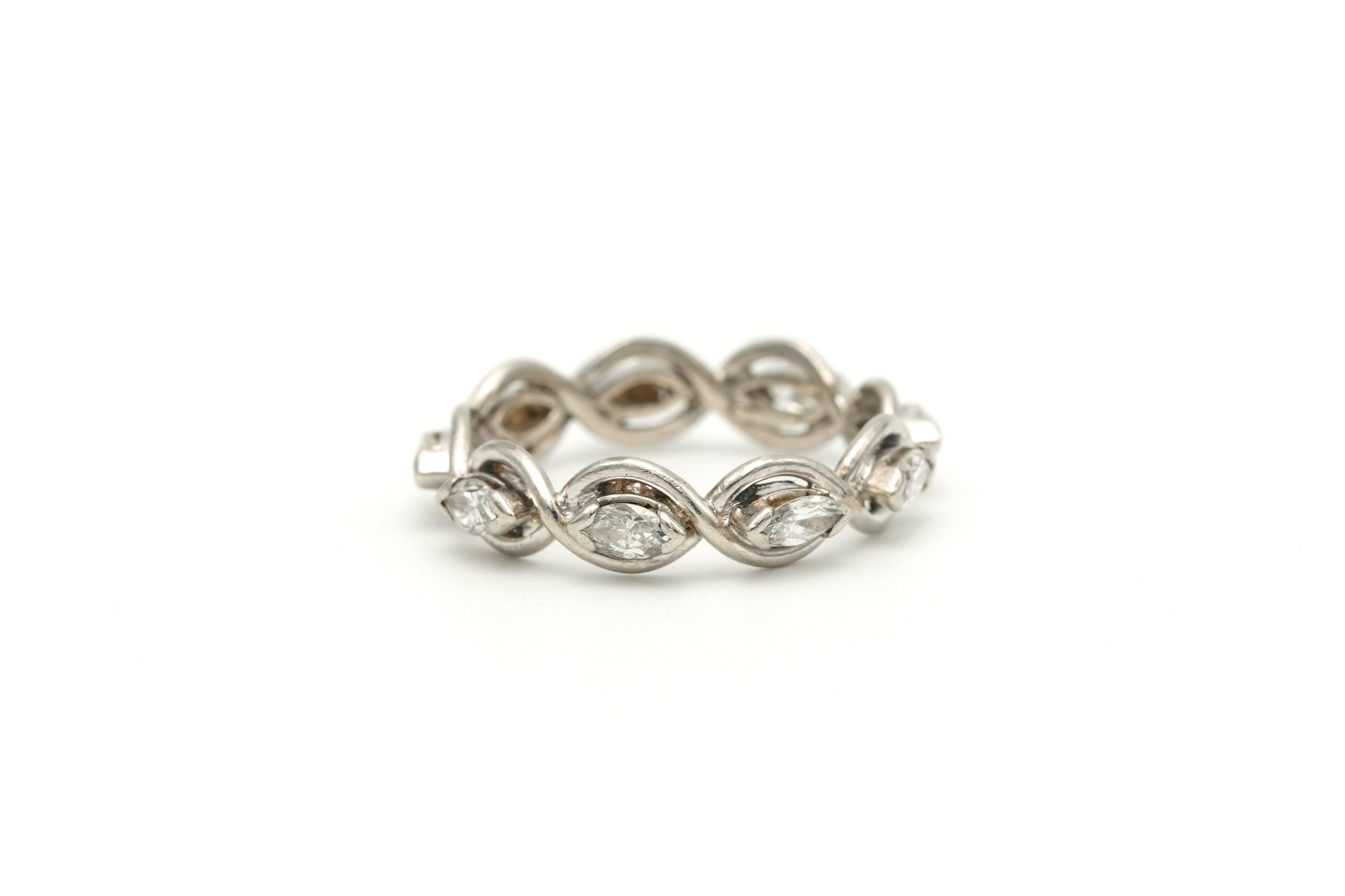 Wedding band ring in white, yellow gold and diamonds