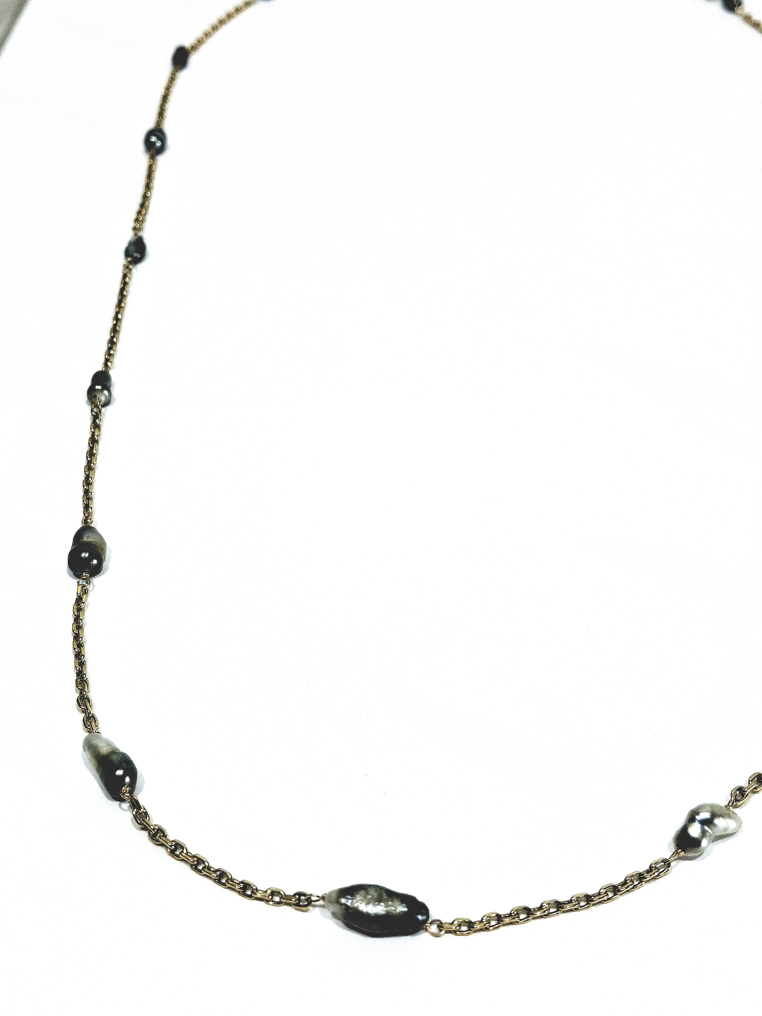 Rose gold long necklace with Tahitian pearls.