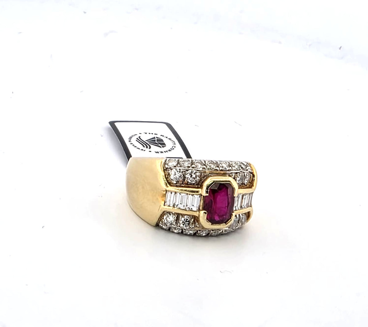 Bague Tank en or jaune, rubis et diamants