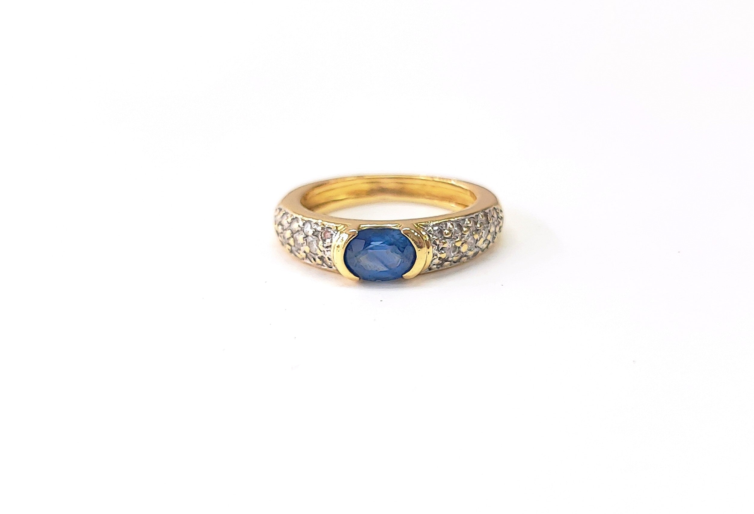 Bague Jonc en or jaune, saphir, et diamants