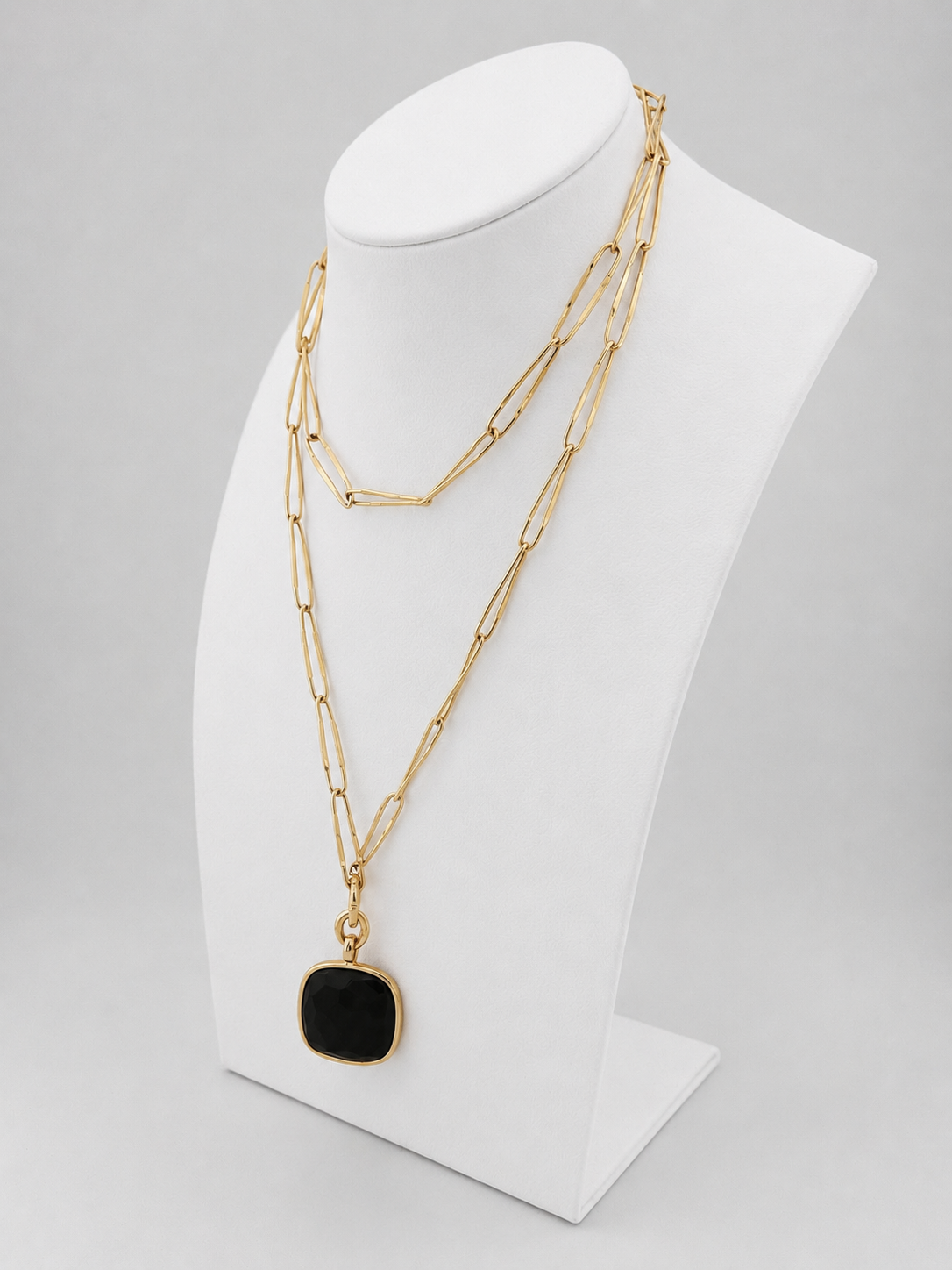 POMELLATO Pendant Necklace in yellow gold and jet