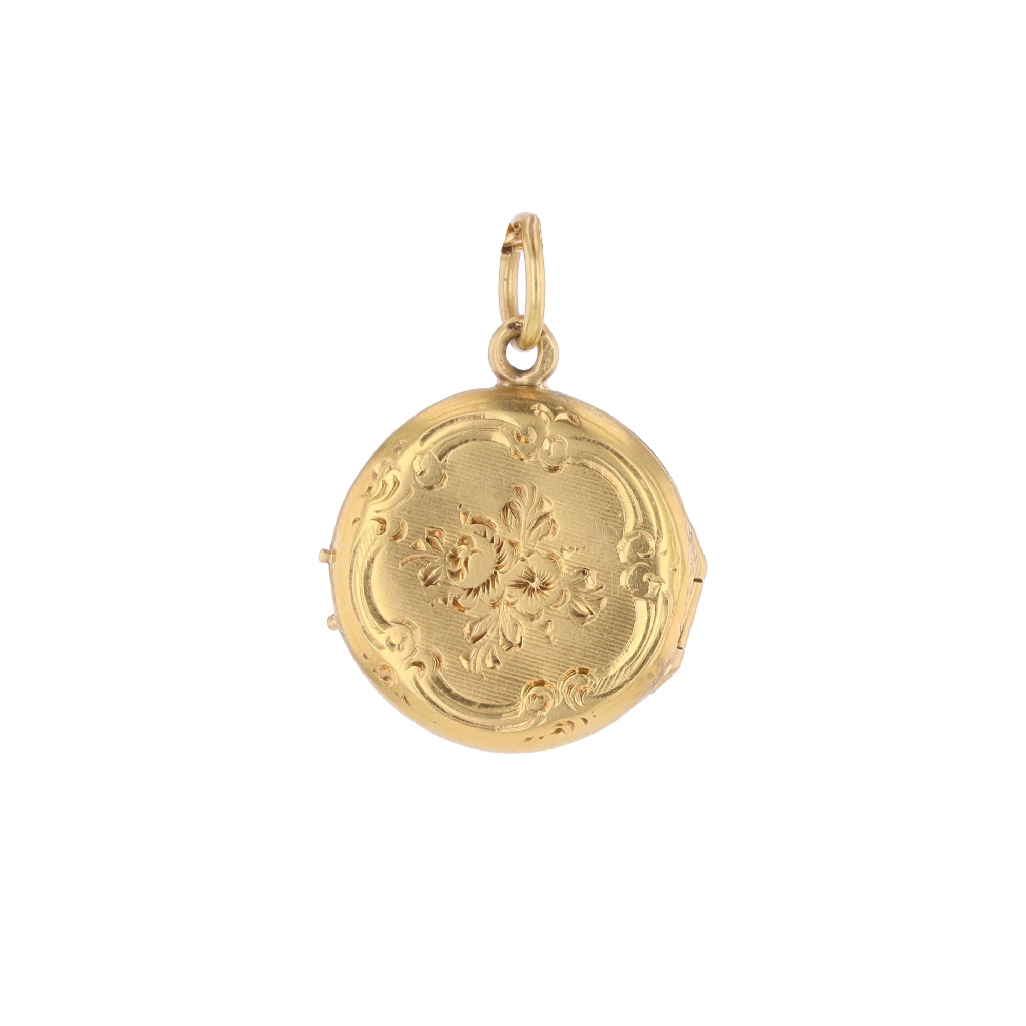 Small in yellow gold