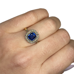 "Entourage" Ring in Yellow Gold, Sapphire, and Diamonds