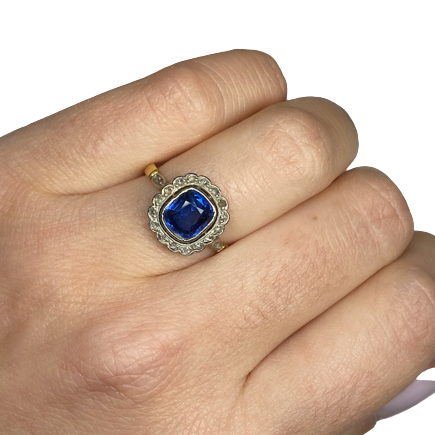 "Entourage" Ring in Yellow Gold, Sapphire, and Diamonds