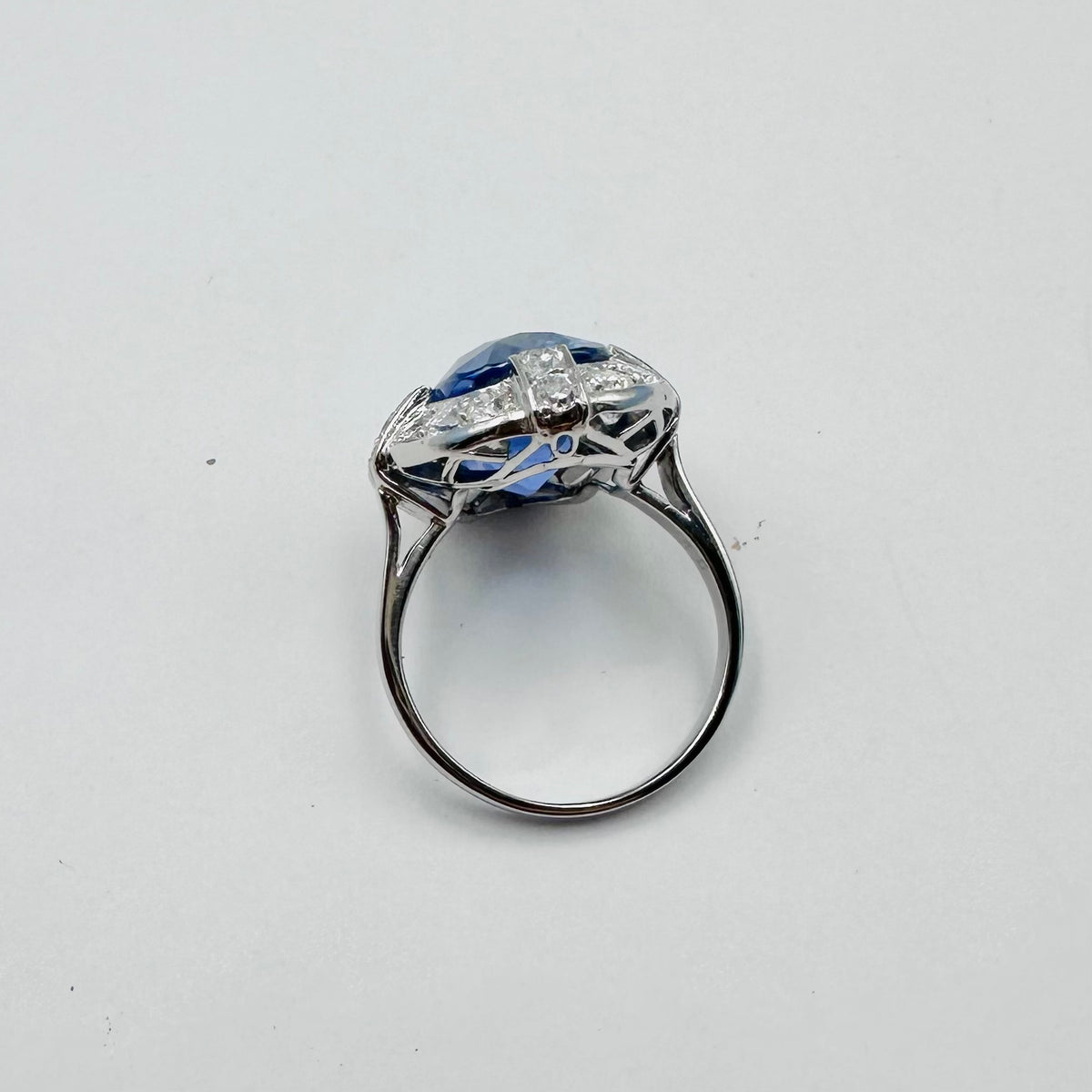 Entourage Ring in platinum, sapphire, and diamonds