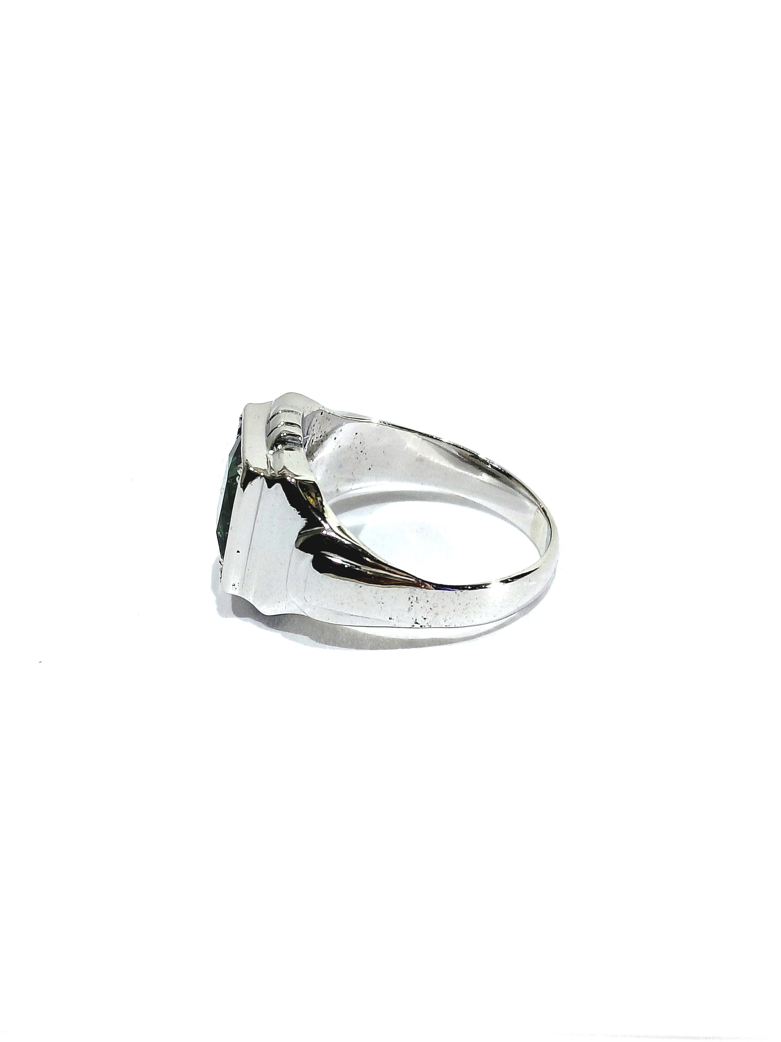 Art Deco Ring in White Gold and Green Tourmaline