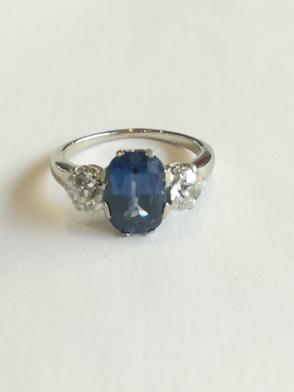 Bague Trilogie en or blanc, saphir et diamants