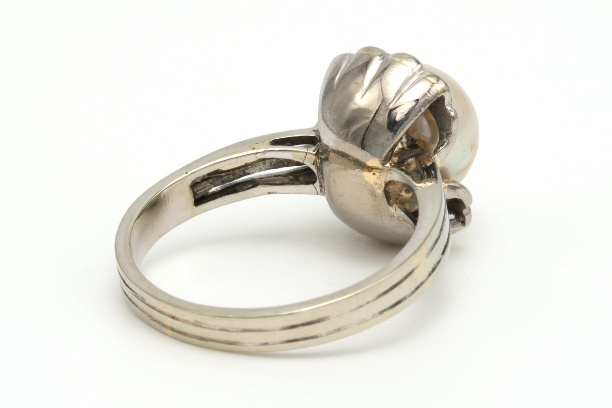 Bague Entourage en or blanc, perle et diamants