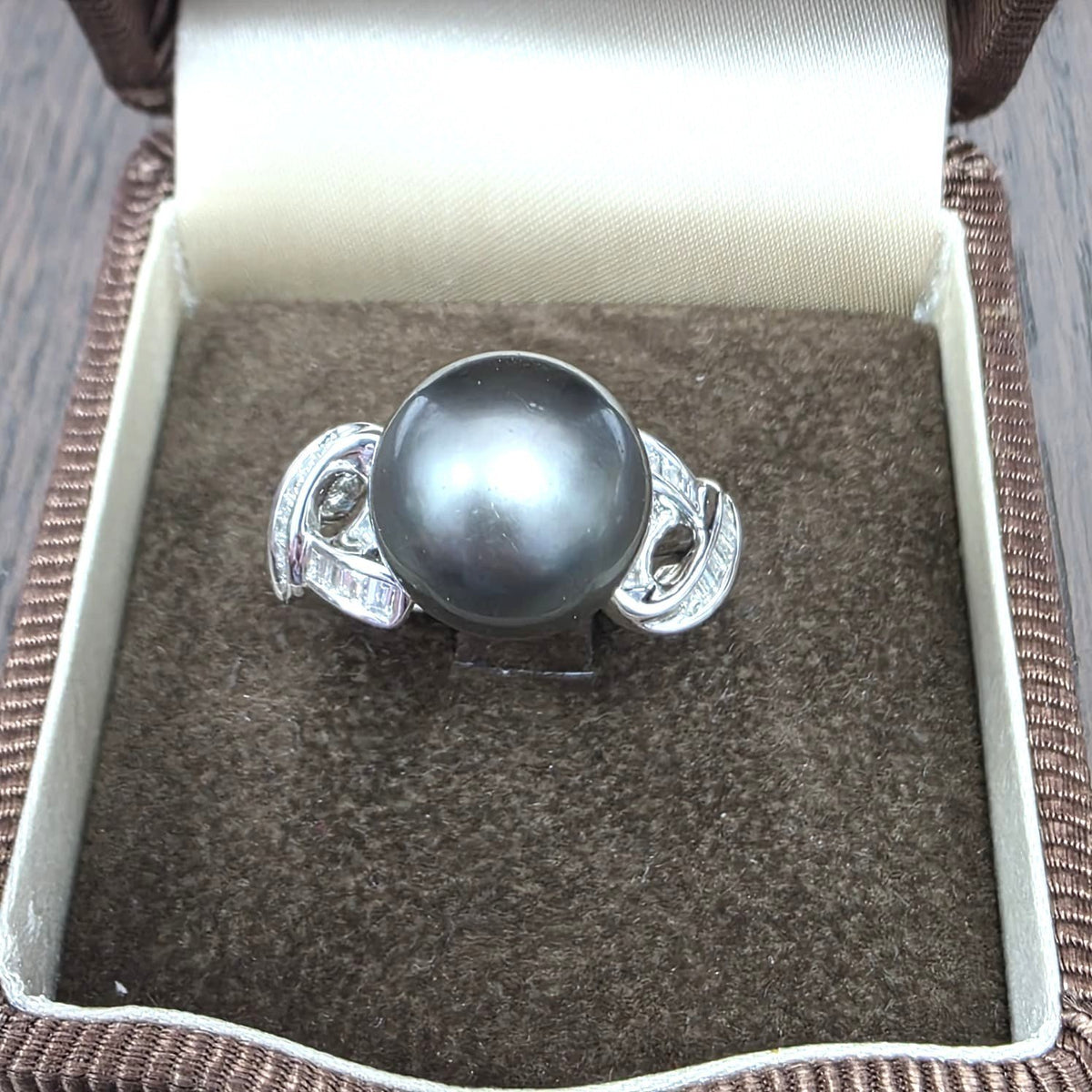 Bague Solitaire en or blanc, perle et diamants