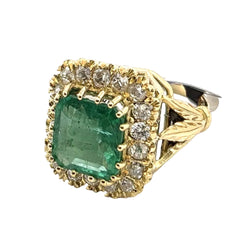 "Entourage" Ring in Yellow Gold, Emerald, and Diamonds