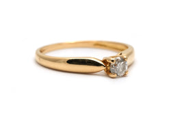 Yellow Gold Solitaire Ring with Diamond
