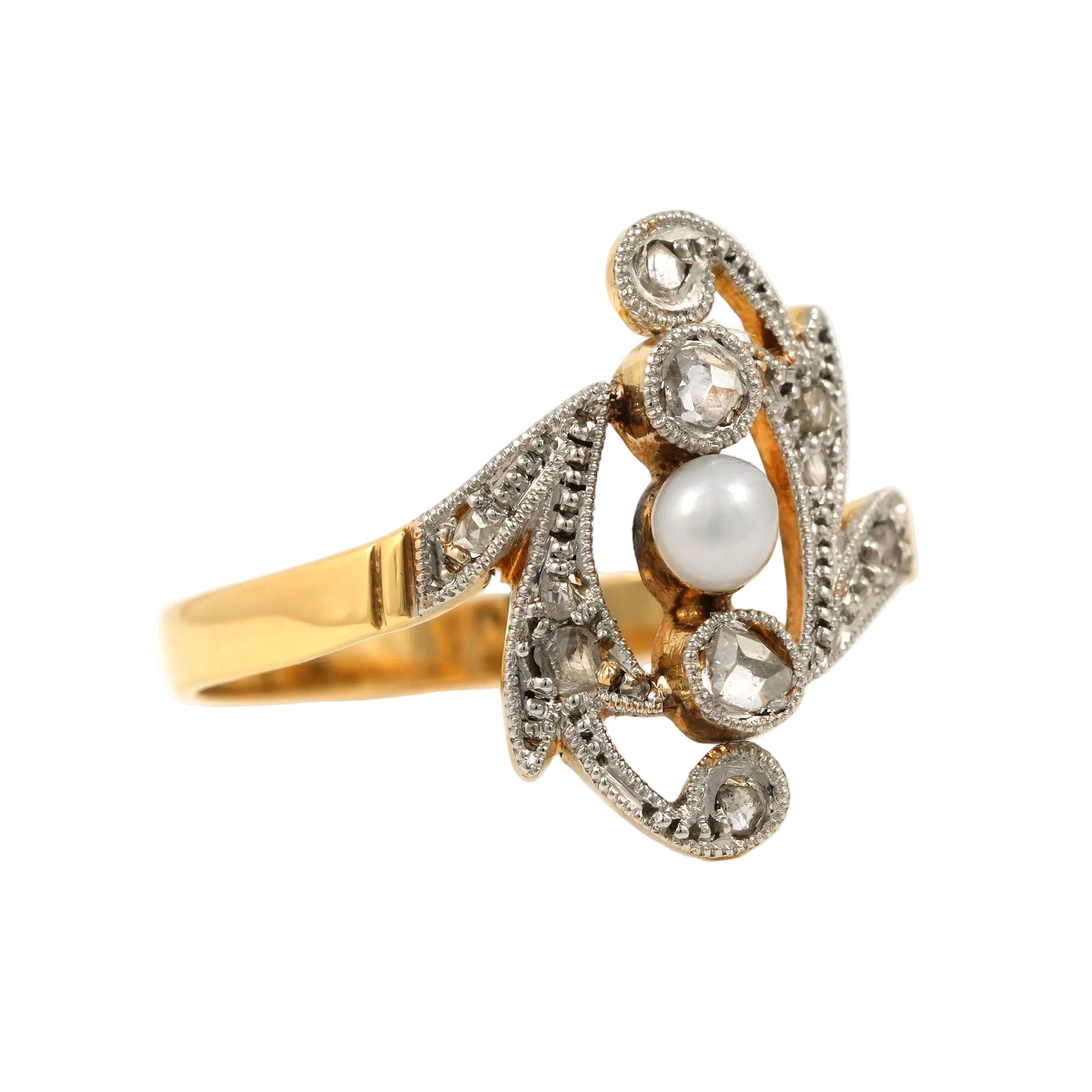 Yellow Gold Ring with a Pearl and Diamonds
