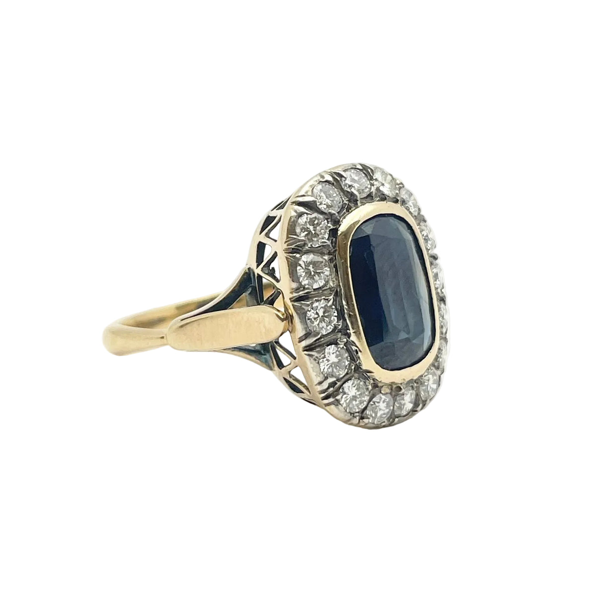 "Entourage" Ring in Yellow Gold, Sapphire, and Diamonds