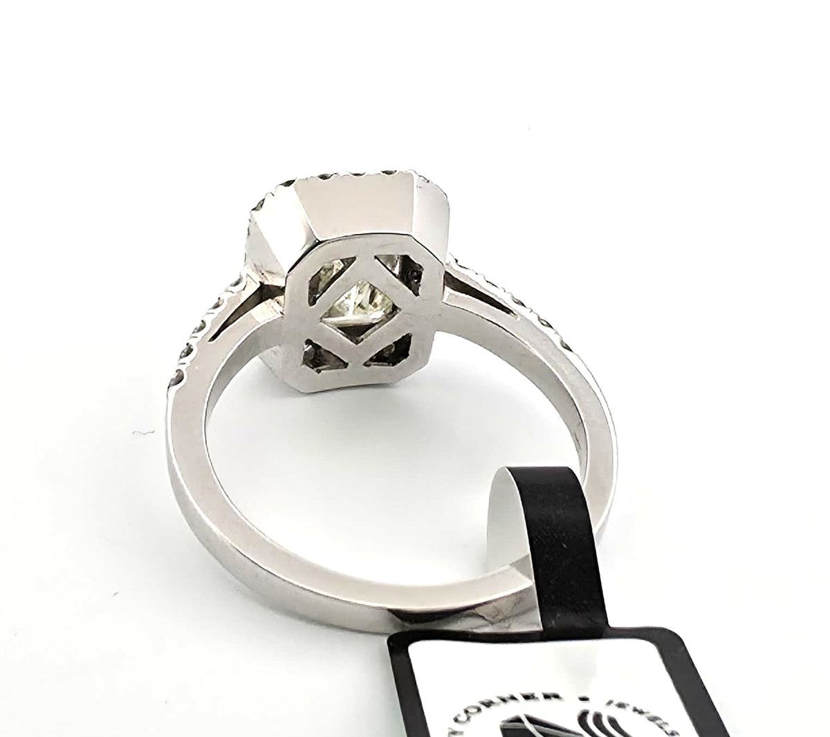 Bague Entourage en or blanc et diamants