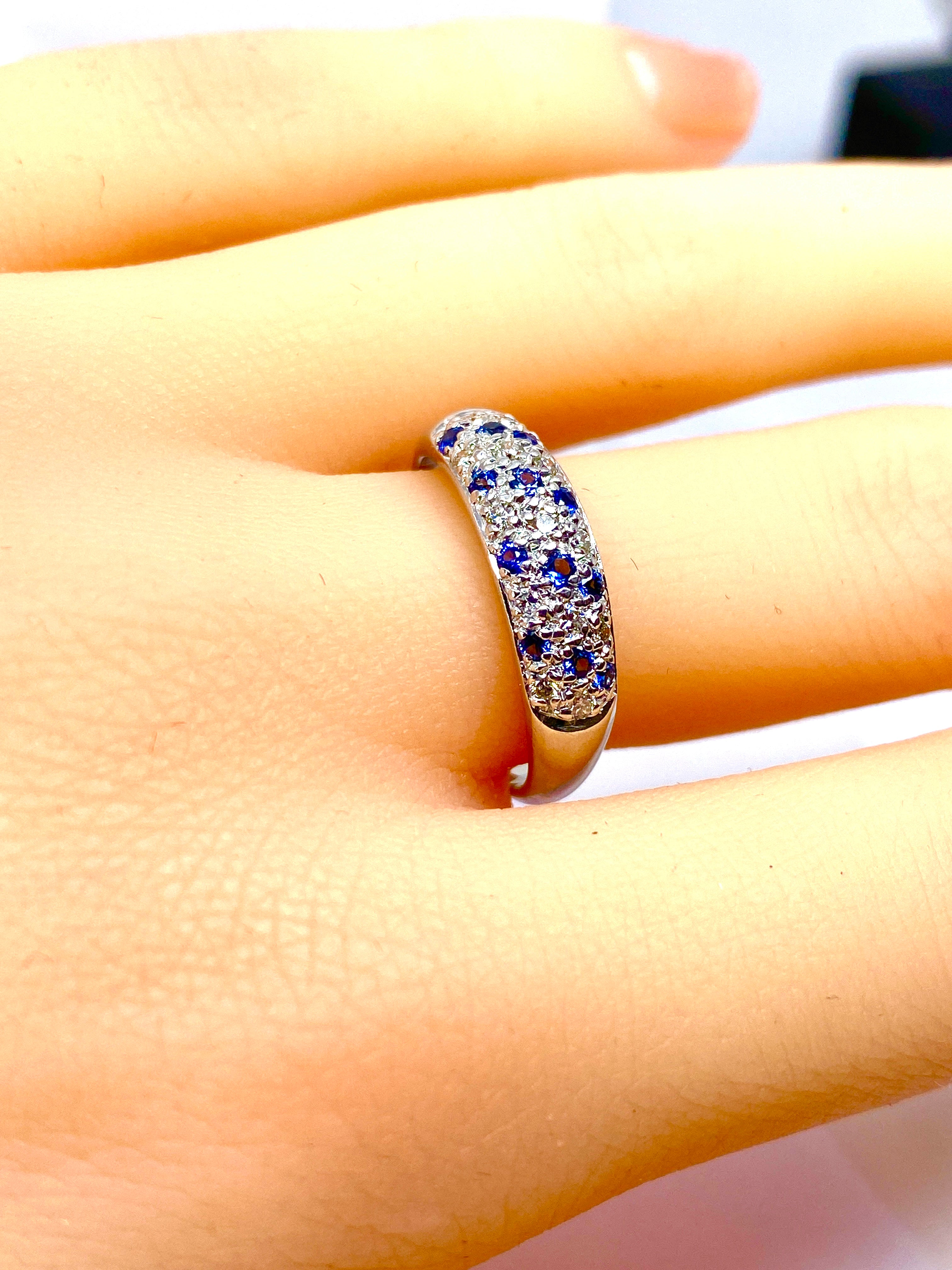 Bague Jonc en or blanc , saphirs et diamants