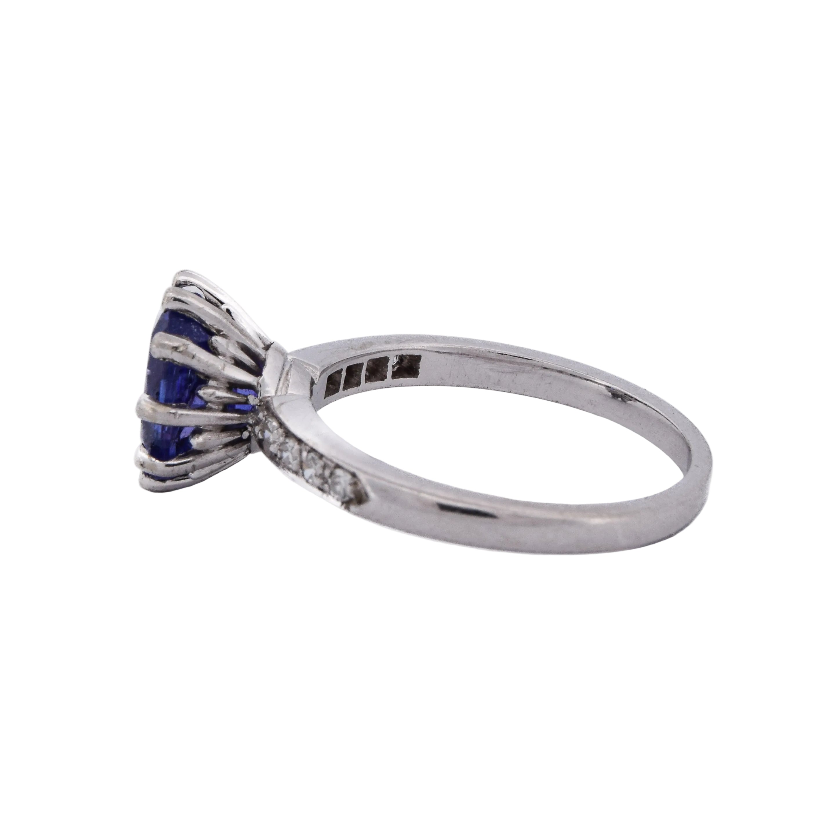 Solitaire Ring in White gold, Tanzanite and Diamonds