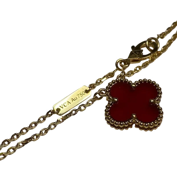 VAN CLEEF & ARPELS "Vintage Alhambra" Pendant Necklace in yellow gold and carnelian