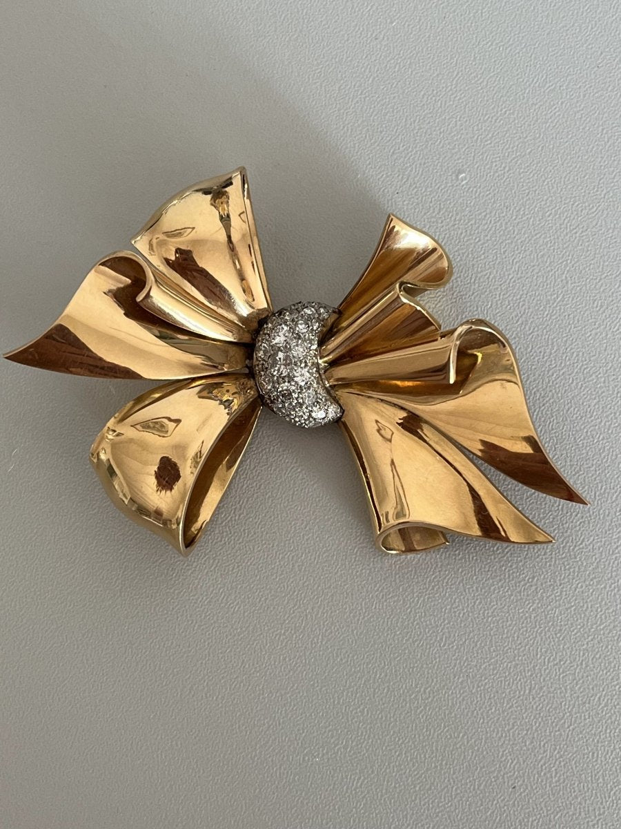 6400 - Broche Nœud Or Jaune Diamants Années 1940 - Castafiore