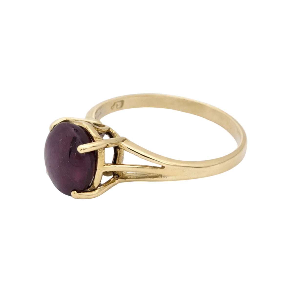 Yellow Gold Solitaire Ring with Sapphire
