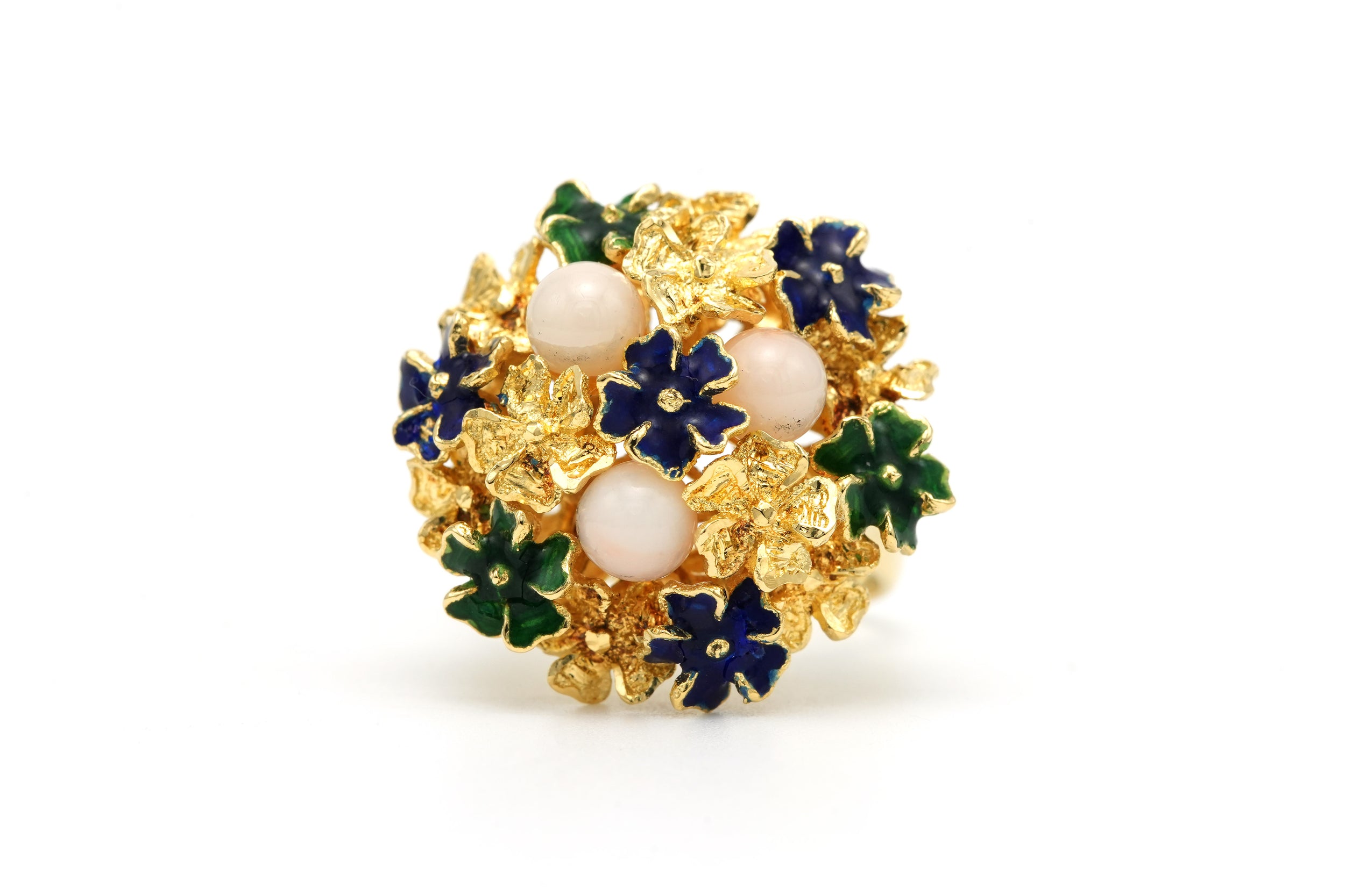 Bague Cocktail en or jaune, émail et corail