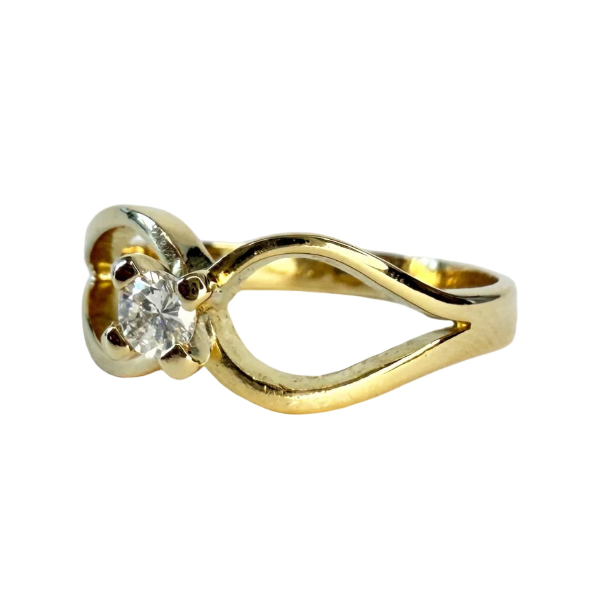 Yellow Gold Solitaire Ring with Diamond