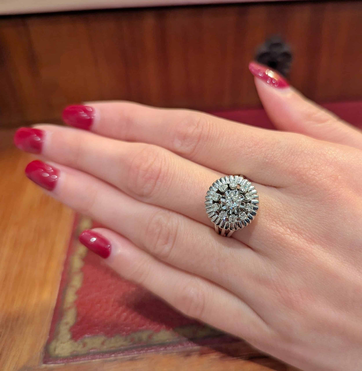 "Entourage" Ring in White Gold and Diamonds