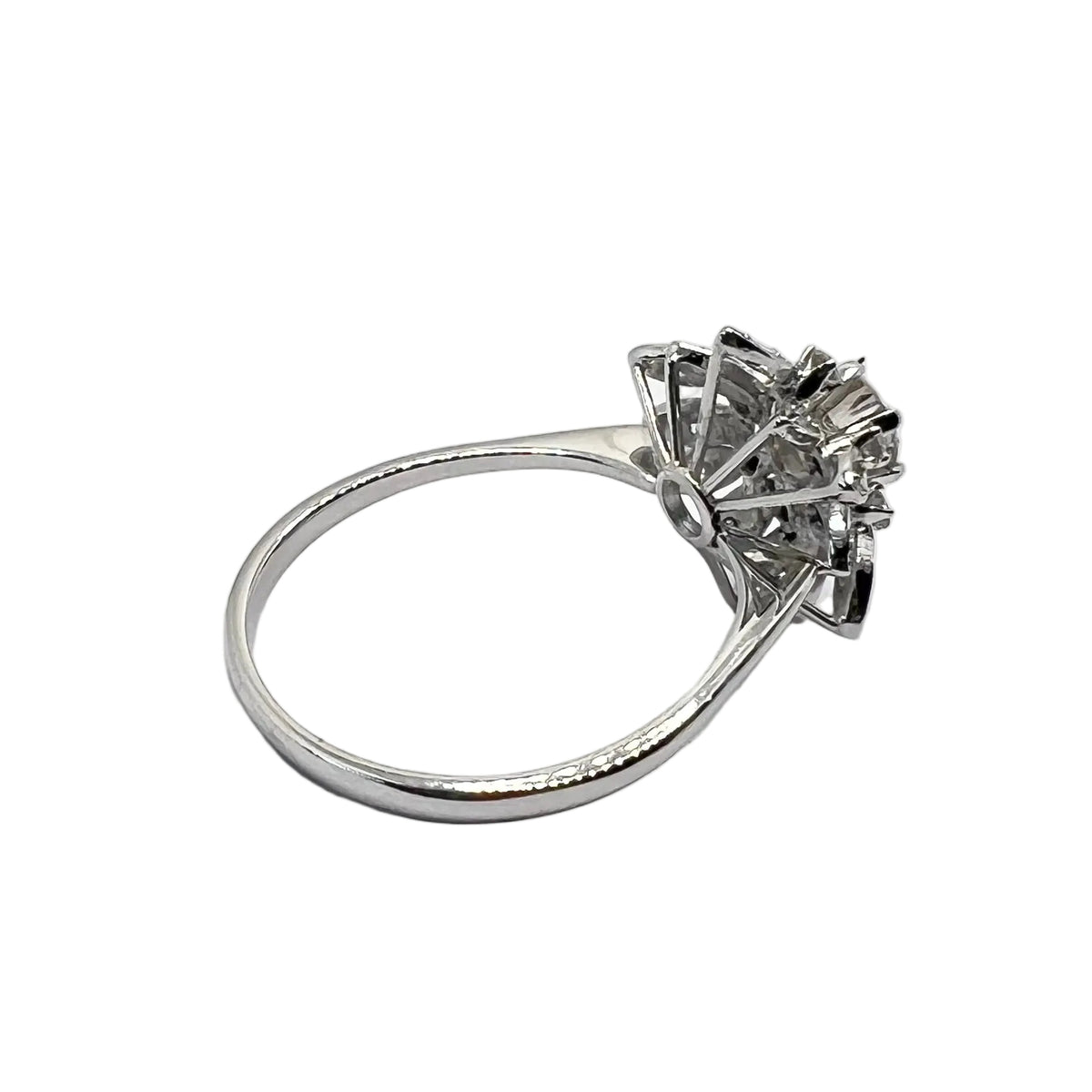 Marguerite Ring in White Gold and Diamonds