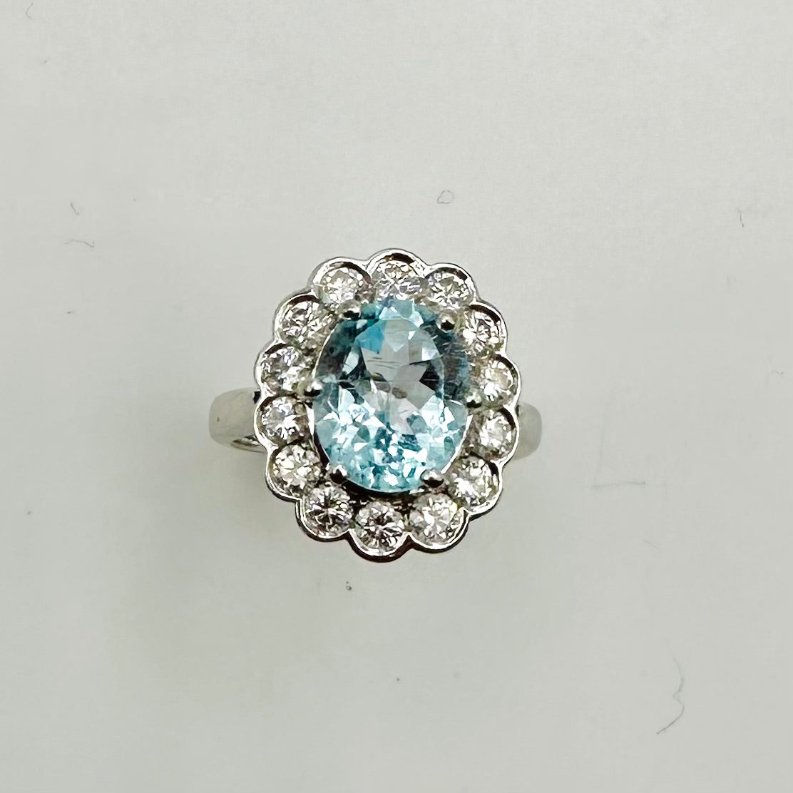 Bague Marguerite en or blanc, aigue-marine et diamants