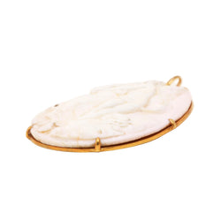 Yellow gold pendant with a cameo