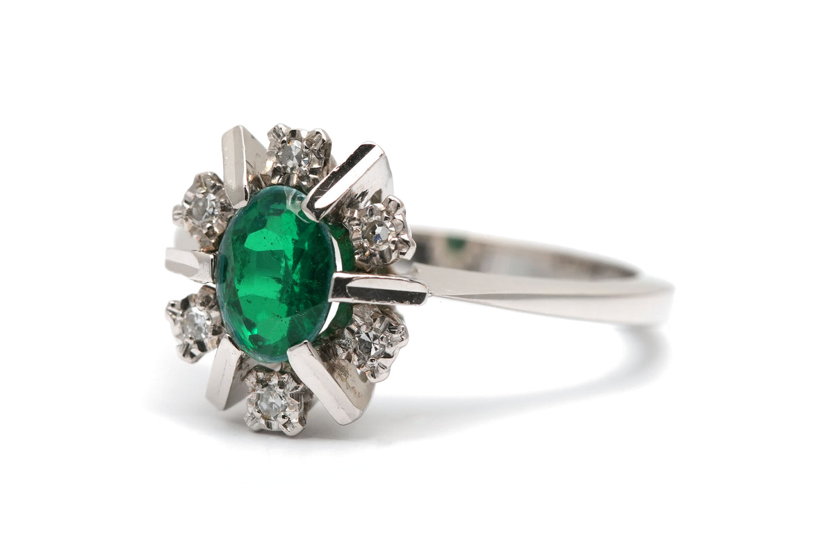 Bague Entourage en or blanc, émeraude et diamants