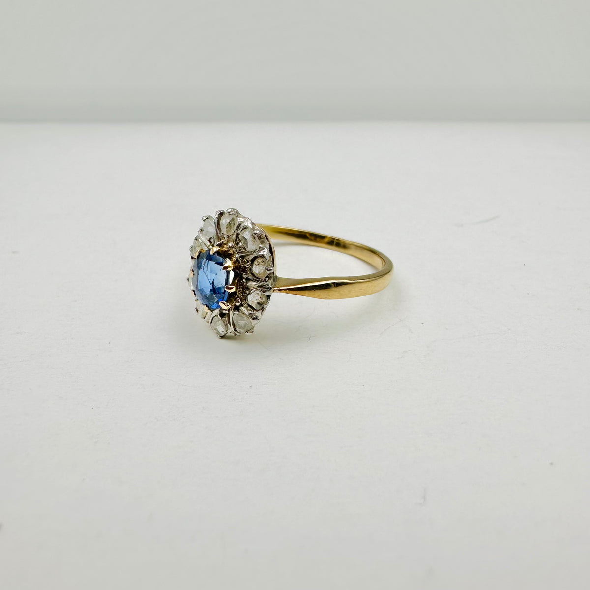 Marguerite Ring in yellow gold, white gold, sapphire, and diamonds