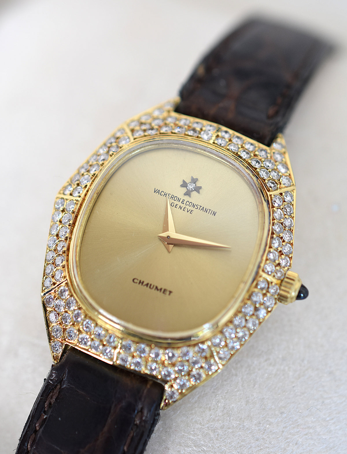 Montre VACHERON CONSTANTIN POUR CHAUMET en or jaune, cuir et diamants