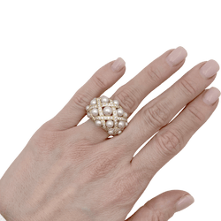 Ring Chanel, "Baroque", yellow gold, diamonds and pearls.