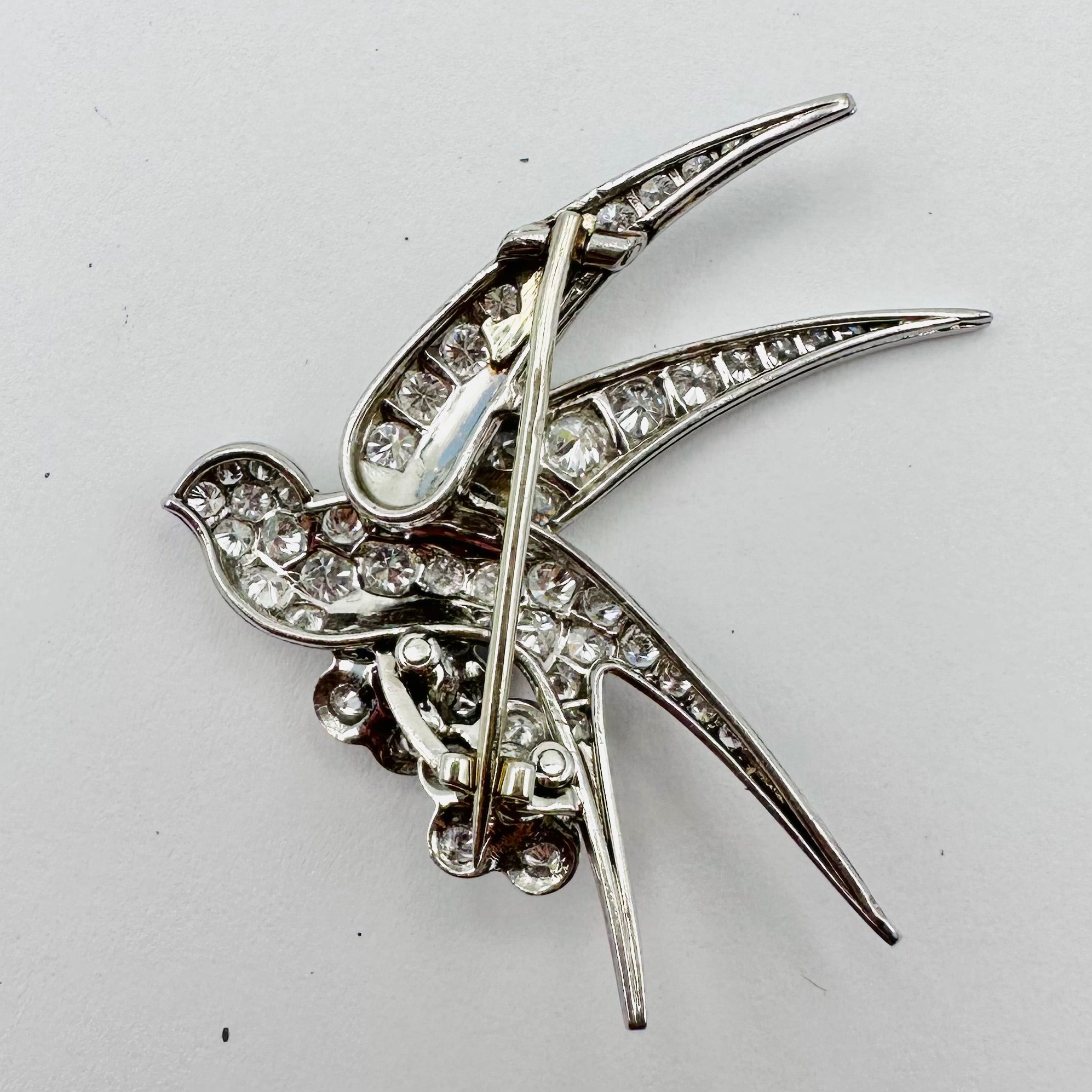 Brooch "Bird on two flowers" in white gold and Platinum